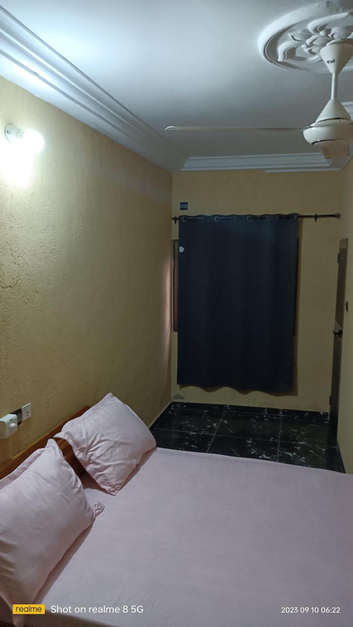 Studio 2 Climatise Et Ventilateur Plafonnier Et Wifi Gratuit A 6 Nuitees De Reservation Hotel Lome Ngoại thất bức ảnh