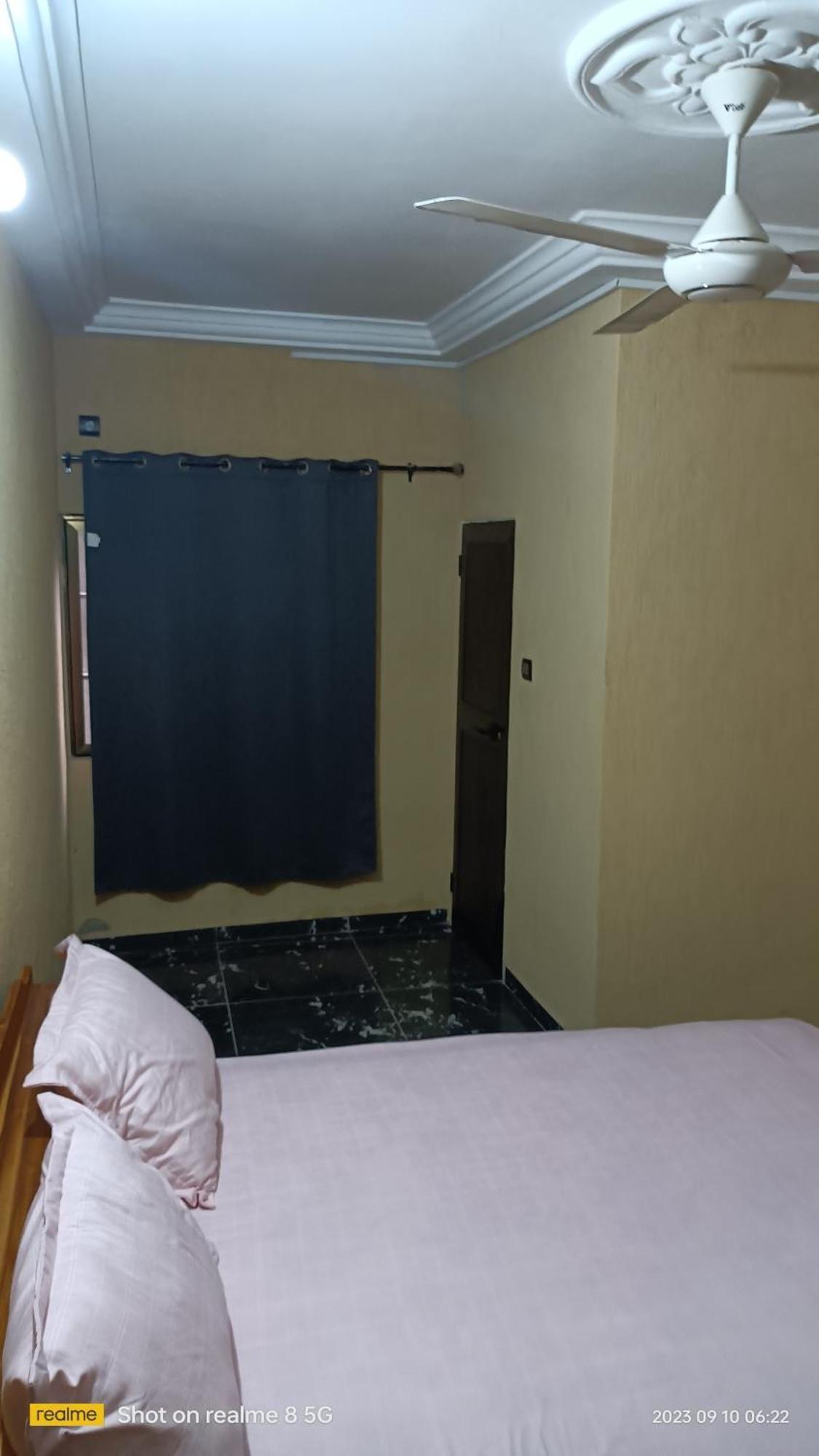 Studio 2 Climatise Et Ventilateur Plafonnier Et Wifi Gratuit A 6 Nuitees De Reservation Hotel Lome Phòng bức ảnh